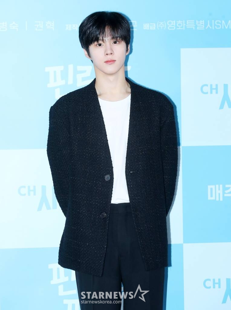 가수 겸 배우 김우석이 19일 오전 서울 성동구 메가박스 성수에서 진행된 시네마천국 드라마 '핀란드 파파' 제작발표회에 참석해 포즈를 취하고 있다. '핀란드 파파'는 남다른 사연으로 가족 연습이 필요한 사람들이 모인 수상한 카페 ‘핀란드 파파’의 신입 유리와 사라진 첫사랑 우현의 이야기를 그린 힐링 로맨스 드라마다. 오는 29일 오후 9시 채널 시네마천국에서 첫 방송되며 티빙, 웨이브, 왓챠, 쿠팡플레이 등에서도 시청 가능하다. 2023.04.19 /사진=김창현 기자 chmt@