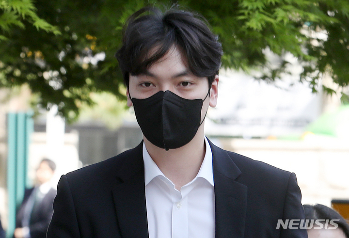 조재성이 19일 서울남부지방법원에서 열린 공판에 출석하고 있다. /사진=뉴시스