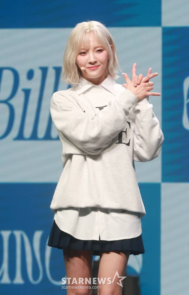 걸그룹 빌리(Billlie) 문수아가 28일 오후 서울 메세나폴리스에서 진행된 미니 4집 'the Billage of perception: chapter three'(더 빌리지 오브 퍼셉션: 챕터 쓰리) 발매기념 쇼케이스에서 포즈를 취하고 있다. 이번 앨범에는 타이틀곡 'EUNOIA'(유노이아)를 비롯해 'enchanted night ~ 白夜', 'lionheart (the real me)', 'various and precious (moment of inertia)', 'extra-ordinary', 'nevertheless' 등 6곡이 수록됐다. /2023.03.28 /사진=이동훈 기자 photoguy@