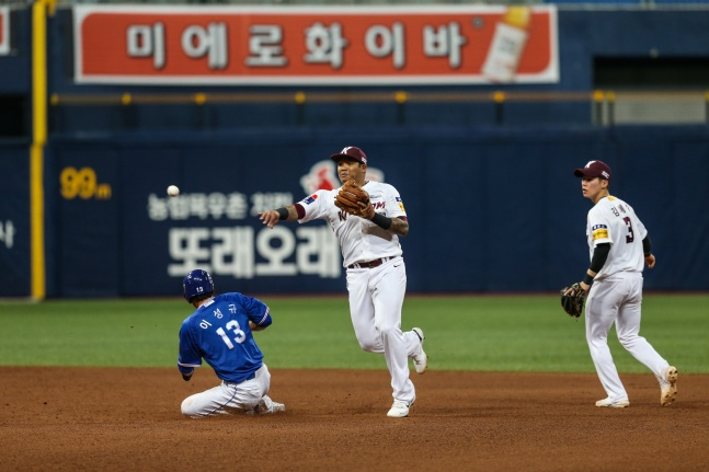 에디슨 러셀(가운데)./사진=키움 히어로즈