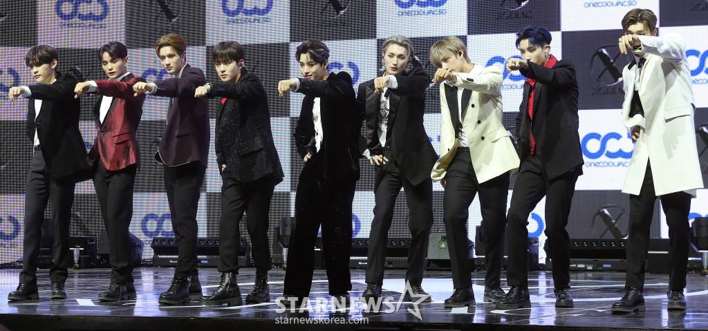 신인그룹 소디엑(XODIAC)이 25일 서울 광진구 광장동 예스24라이브홀에서 진행된 데뷔 곡 '쓰로우 어 다이스(THROW A DICE)‘ 발매 기념 쇼케이스에서 포즈를 취하고 있다. 2023.4.25 /사진=김창현 기자 chmt@