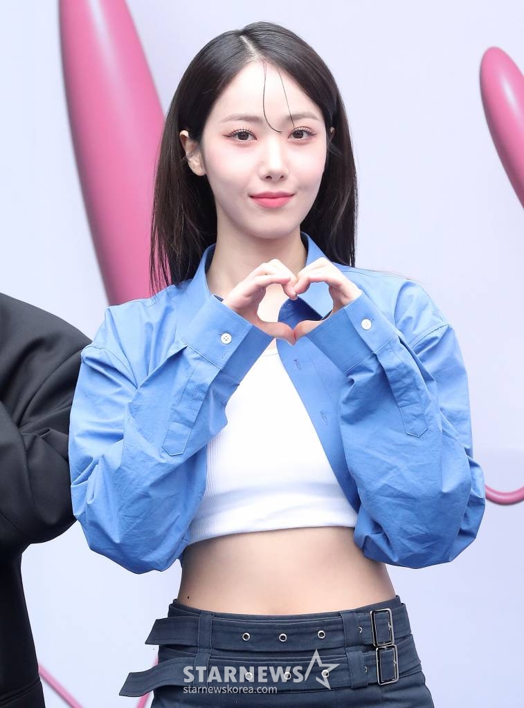 비비지 신비가 15일 서울 중구 동대문디자인플라자(DDP)에서 열린 '2023 F/W 서울패션위크' 비욘드 클로젯 컬렉션에 참석해 포즈를 취하고 있다. 2023.03.15 /사진=김창현 기자 chmt@