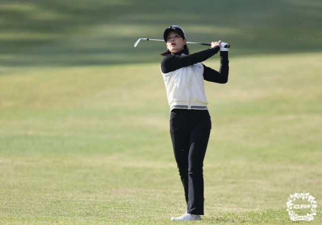 동계 훈련에서 갈고 닦은 정교한 아이언샷을 뽐내고 있는 박결. /사진=KLPGA
