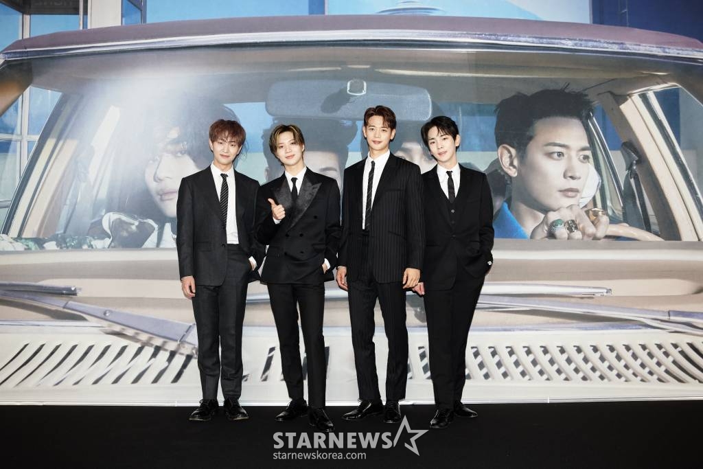 그룹 샤이니가 22일 오후 온라인 생중계로 진행된 정규 7집 ‘Don’t Call Me’(돈트 콜 미) 발매기념 기자간담회에 앞서 포즈를 취하고 있다. /사진제공=SM엔터테인먼트 /사진=이동훈 기자 photoguy@