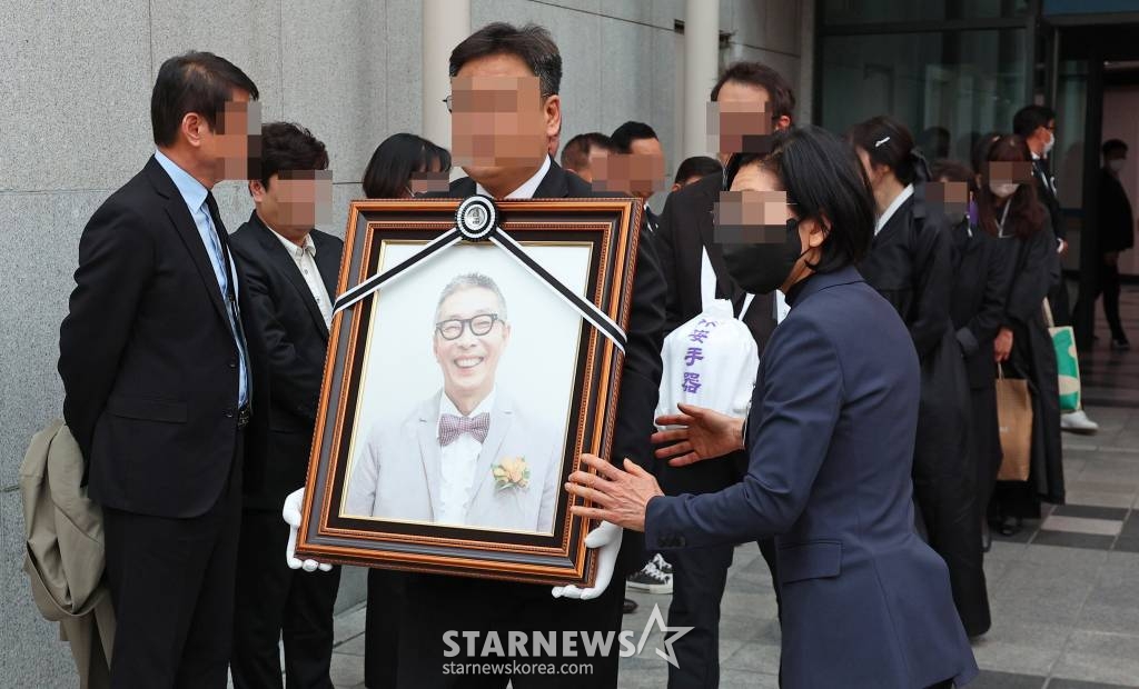 개그맨 고(故) 서세원씨의 발인이 2일 오전 서울 송파구 서울아산병원 장례식장에서 엄수되고 있다. 2023.05.02 /사진=김창현 기자 chmt@