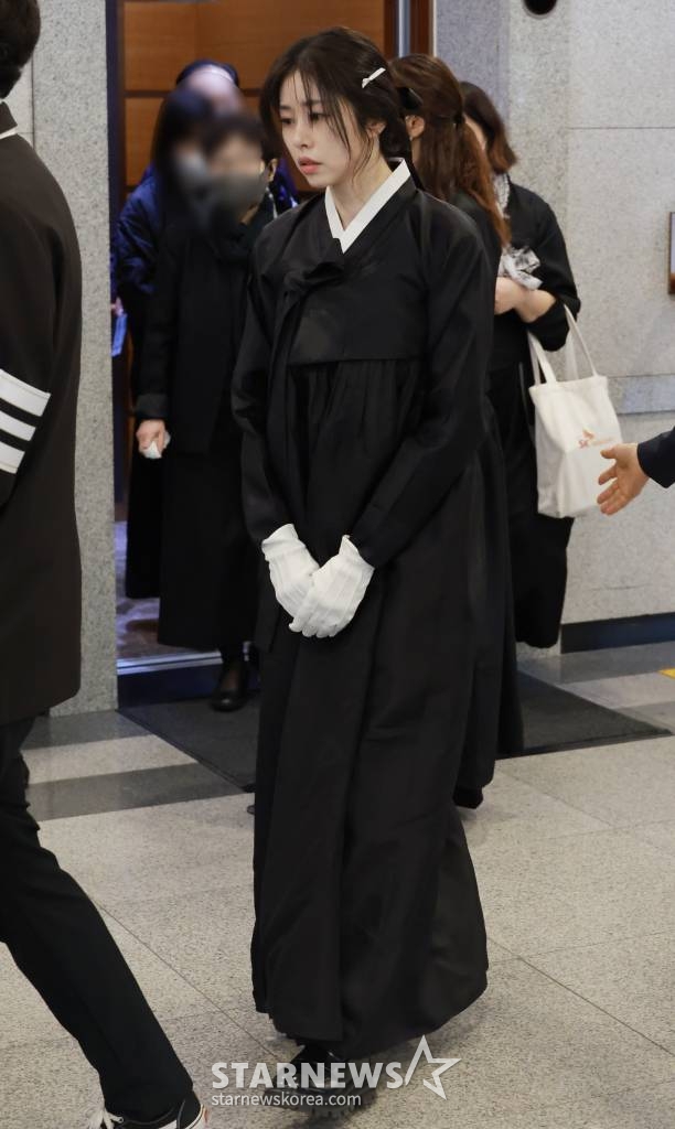 변호사 겸 방송인 서동주가 2일 오전 서울 송파구 풍납동 아산병원 장례식장에서 엄수된 개그맨 故 서세원 영결식에서 슬픔에 잠겨 있다. 고 서세원은 지난달 20일 오후 캄보디아에서 링거 주사를 맞다 사망했다. 향년 67세. 2023.05.02 /사진=김창현 기자 chmt@