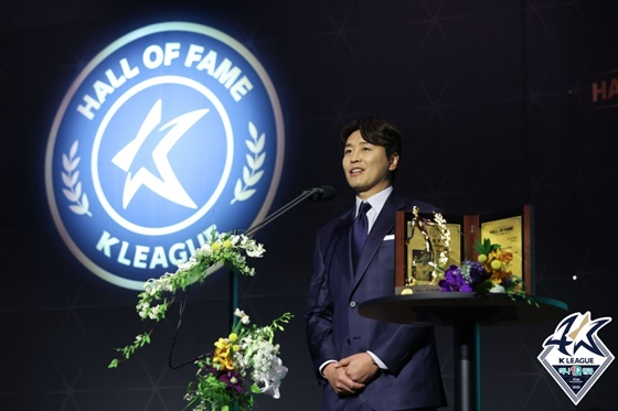 수상 소감을 말하는 이동국. /사진=한국프로축구연맹 제공