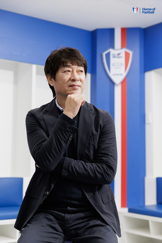 수원삼성의 제 8대 사령탑이 된 김병수 감독. /사진=수원삼성