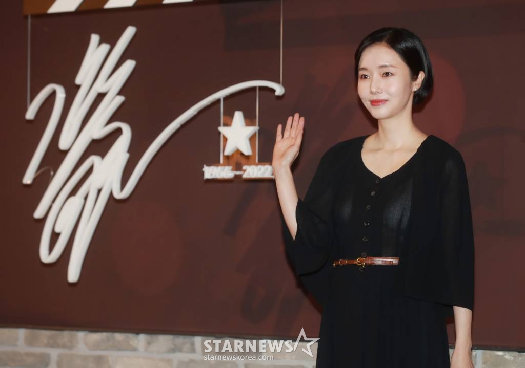 배우 이정현이 7일 오후 서울 메가박스 성수에서 진행된 강수연 추모전 '영화롭게 오랫동안'에 참석해 포즈를 취하고 있다. /2023.05.07 /사진=이동훈 기자 photoguy@