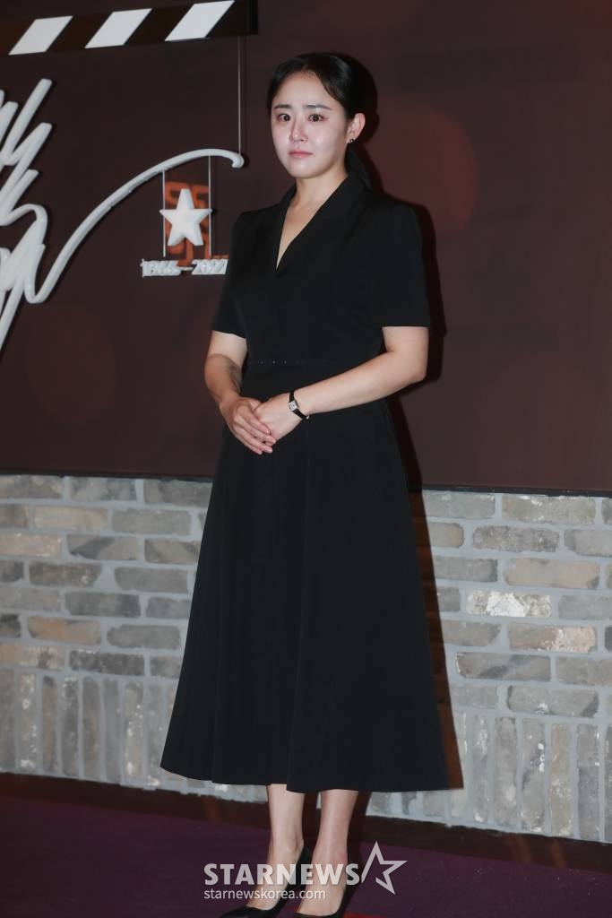배우 문근영이 7일 오후 서울 메가박스 성수에서 진행된 강수연 추모전 '영화롭게 오랫동안'에 참석해 포즈를 취하고 있다. /2023.05.07 /사진=이동훈 기자 photoguy@