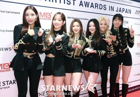 걸그룹 LIGHTSUM(라잇썸)이 2022년 12월 13일 오후 일본 나고야 니혼가이시홀에서 열린 스타뉴스-미디어보이 주최 '2022 Asia Artist Awards IN JAPAN'(2022 아시아 아티스트 어워즈, 이하 2022 AAA)에서 AAA포텐셜어워드를 수상한 뒤 포즈를 취하고 있다. 2022.12.13 /사진=이동훈 기자 photoguy@