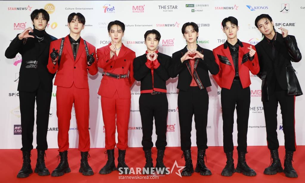 그룹 펜타곤이 13일 오후 일본 나고야 니혼가이시홀에서 열린 스타뉴스-미디어보이 주최 '2022 Asia Artist Awards IN JAPAN'(2022 아시아 아티스트 어워즈, 이하 2022 AAA) 레드카펫 행사에 참석해 포즈를 취하고 있다. 스타뉴스와 미디어보이가 주최하고 Asia Artist Awards 조직위원회와 더스타파트너, 컬쳐 엔터테인먼트가 공동 주관한 글로벌 NO.1 시상식 '2022 AAA'는 올 한 해 동안 국내외에서 많은 사랑을 받은 가수, 배우들이 참석해 눈을 뗄 수 없는 화려한 글로벌 축제의 장을 펼쳤다. /2022.12.13 /사진=이동훈 기자 photoguy@