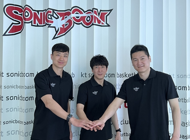 (왼쪽부터) 박지현, 박종천, 김영환 코치. /사진=KT소닉붐
