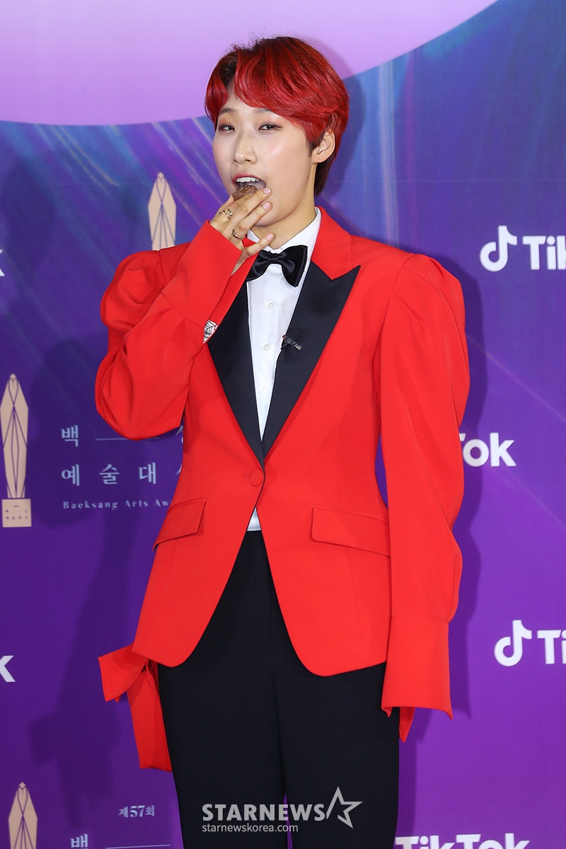 방송인 재재가 13일 오후 경기도 고양시 일산 킨텍스에서 열린 '제57회 백상예술대상' 시상식 레드카펫 행사에 참석해 포즈를 취하고 있다. TV·영화·연극을 아우르는 종합예술시상식인 '제57회 백상예술대상'은 오후 9시부터 JTBC·JTBC2·JTBC4에서 동시에 중계되며 틱톡에서도 글로벌 생중계된다. /사진제공 = 백상예술대상 사무국 2021.05.13 /사진=이동훈 기자 photoguy@
