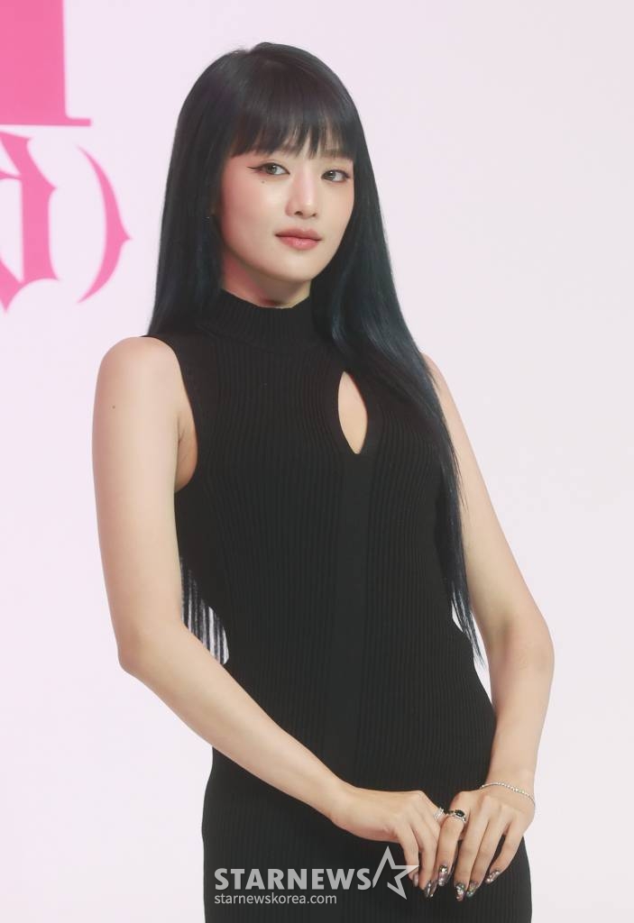 걸그룹 (여자)아이들 민니가 15일 오후 서울 강남구 조선 팰리스에서 진행된 미니 6집 'I feel'(아이 필) 제작발표회에서 포즈를 취하고 있다.  이번 앨범에는 타이틀곡 '퀸카'(Queencard)를 포함해 총 6곡이 수록됐으며, 전곡 작사·작곡에 멤버들이 직접 참여했다. /2023.05.15 /사진=이동훈 기자 photoguy@