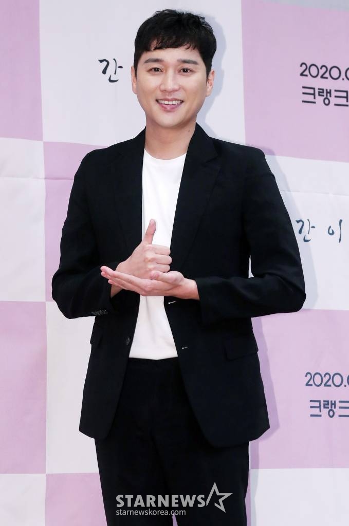 배우 허정민이 7일 오후 서울 영등포구 더파크호텔서울에서 열린 영화 '간이역' 제작보고회에 참석해 포즈를 취하고 있다. '간이역'은 하루하루 기억을 잃어가는 한 남자 승현과 그에게 영원히 기억되고 싶은 시한부 삶의 여자 지아의 특별하고 가슴 따뜻한 감성 멜로 영화다. /사진=김창현 기자 chmt@