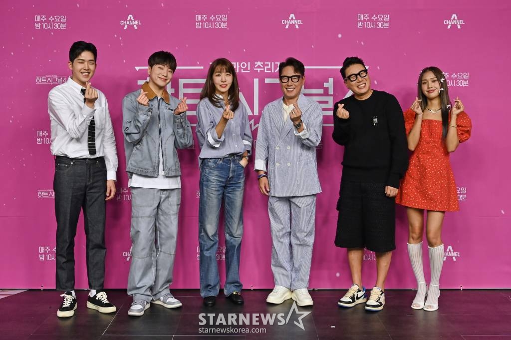 김총기 정신과 전문의, 위너 강승윤, 작사가 김이나, 가수 윤종신, 방송인 이상민, 오마이걸 미미가 17일 오전 온라인으로 진행된 채널A '하트시그널 시즌4' 제작발표회에 참석해 포즈를 취하고 있다. '하트시그널'은 청춘 남녀들이 '시그널 하우스'에 머물며 서로 '썸'을 타고, 연예인 예측단이 이들의 심리를 추리하는 연애 리얼리티 프로그램. 오는 17일 밤 10시 30분 첫 방송된다. / 사진제공 = 채널A /사진=김창현 기자 chmt@