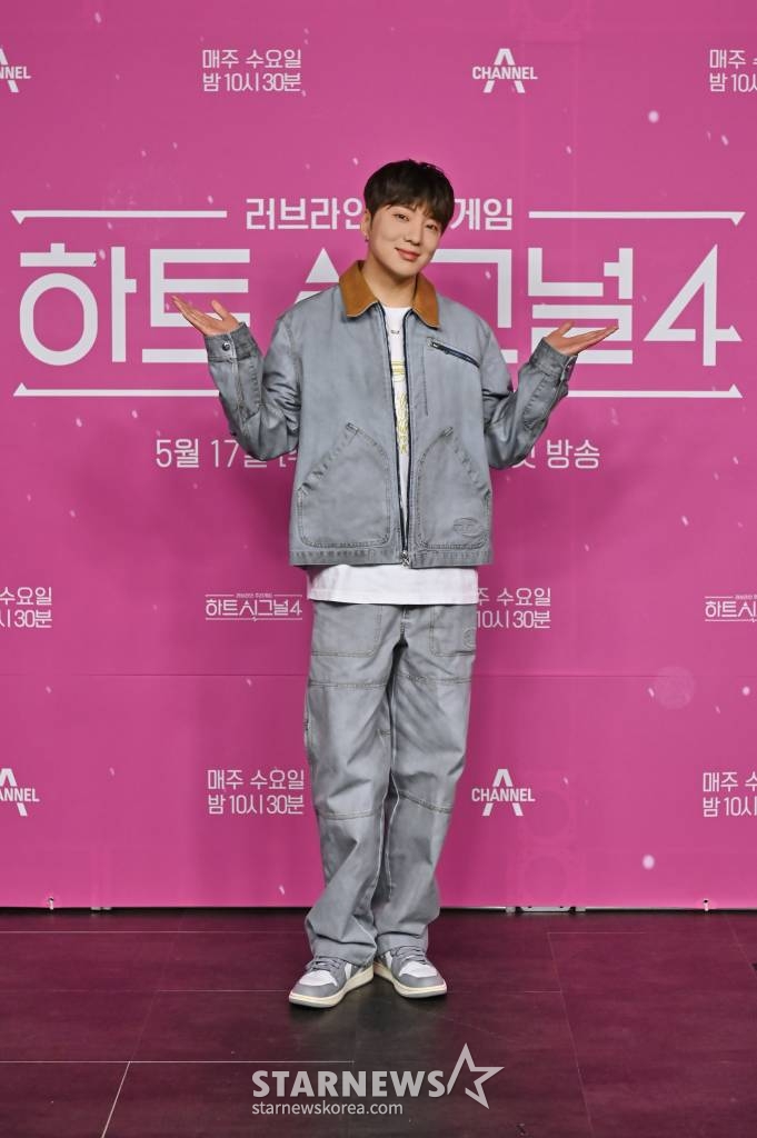위너 강승윤이 17일 오전 온라인으로 진행된 채널A '하트시그널 시즌4' 제작발표회에 참석해 포즈를 취하고 있다. '하트시그널'은 청춘 남녀들이 '시그널 하우스'에 머물며 서로 '썸'을 타고, 연예인 예측단이 이들의 심리를 추리하는 연애 리얼리티 프로그램. 오는 17일 밤 10시 30분 첫 방송된다. / 사진제공 = 채널A /사진=김창현 기자 chmt@