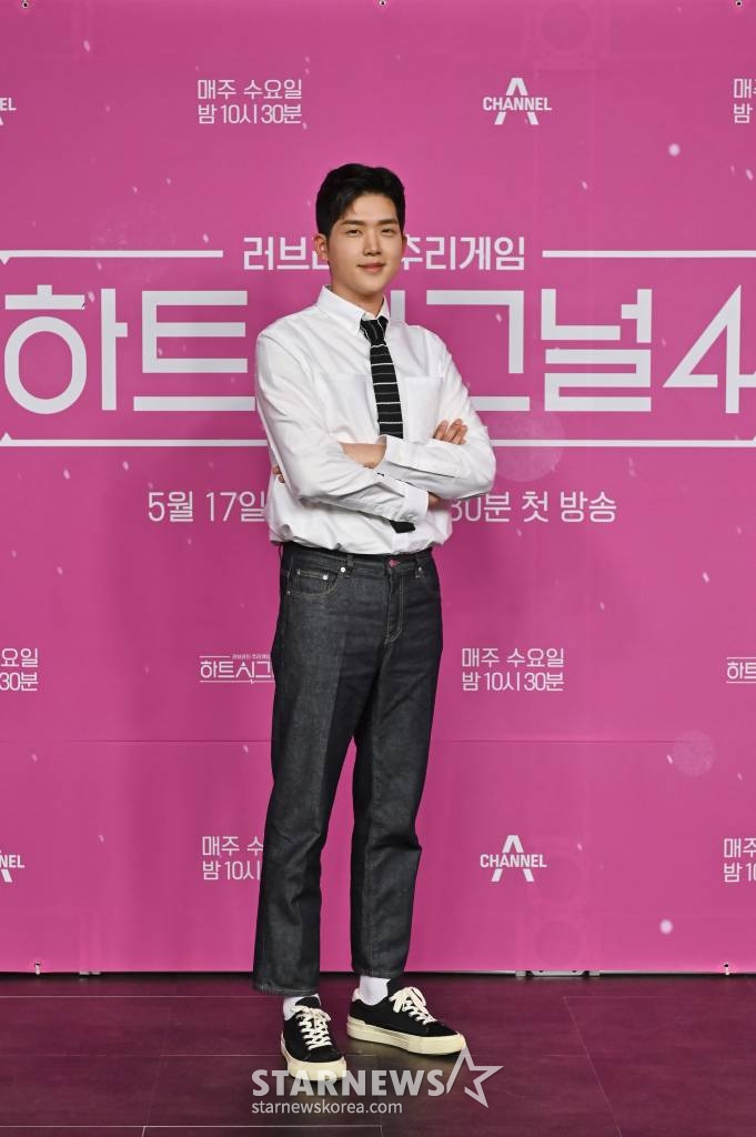 김총기 정신과 전문의가 17일 오전 온라인으로 진행된 채널A '하트시그널 시즌4' 제작발표회에 참석해 포즈를 취하고 있다. '하트시그널'은 청춘 남녀들이 '시그널 하우스'에 머물며 서로 '썸'을 타고, 연예인 예측단이 이들의 심리를 추리하는 연애 리얼리티 프로그램. 오는 17일 밤 10시 30분 첫 방송된다. / 사진제공 = 채널A /사진=김창현 기자 chmt@