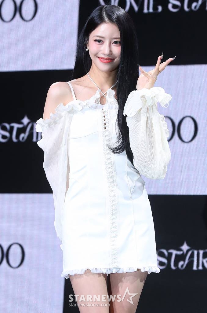 가수 미주가 17일 오후 서울 마포구 서교동 메세나폴리스에서 진행된 첫 번째 싱글 앨범 'Movie Star(무비 스타)' 솔로 데뷔 쇼케이스에 참석해 포즈를 취하고 있다.  미주의 이번 앨범 타이틀곡 'Movie Star'는 거울 속에서만 상상해 보던 무비 스타가 된 나를 발견하는 이야기로 하우스 기반의 중독적인 디스코 리듬과 귀에 꽂히는 탑 라인이 인상적인 댄스곡이다. 2023.05.17 /사진=김창현 기자 chmt@