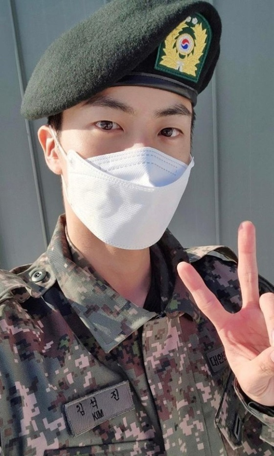 방탄소년단 진/사진=위버스
