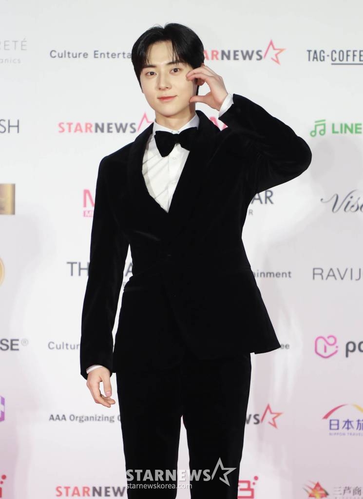 배우 황민현이 13일 오후 일본 나고야 니혼가이시홀에서 열린 스타뉴스-미디어보이 주최 '2022 Asia Artist Awards IN JAPAN'(2022 아시아 아티스트 어워즈, 이하 2022 AAA) 레드카펫 행사에 참석해 포즈를 취하고 있다. 스타뉴스와 미디어보이가 주최하고 Asia Artist Awards 조직위원회와 더스타파트너, 컬쳐 엔터테인먼트가 공동 주관하는 글로벌 NO.1 시상식 '2022 AAA'에는 올 한 해 동안 국내외에서 많은 사랑을 받은 가수, 배우들이 참석해 눈을 뗄 수 없는 화려한 글로벌 축제의 장을 펼친다. 2022.12.13 /사진=이동훈 기자 photoguy@