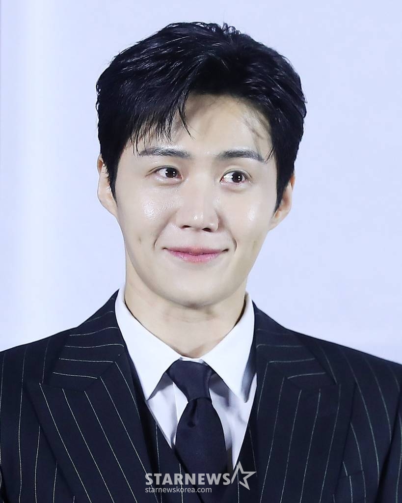 배우 김선호가 22일 오전 서울 광진구 롯데시네마 건대입구에서 진행된 영화 '귀공자' 제작보고회에 참석해 미소를 짓고 있다. '귀공자'는 필리핀 불법 경기장을 전전하는 복싱 선수 '마르코' 앞에 정체불명의 남자 '귀공자'를 비롯한 각기 다른 목적을 지닌 세력들이 나타나 광기의 추격을 펼치는 이야기. 내달 21일 개봉. 2023.05.22 /사진=김창현 기자 chmt@
