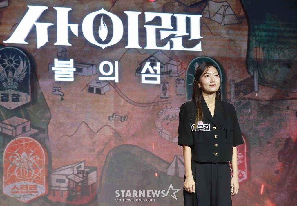이은경 PD가 24일 오전 서울 마포구 호텔 나루에서 진행된 넷플릭스 예능 '사이렌:불의 섬' 제작발표회에 참석해 포즈를 취하고 있다. 최강의 전투력과 치밀한 전략을 모두 갖춘 여성 24인이 6개의 직업군별로 팀을 이뤄 미지의 섬에서 치열하게 부딪히는 생존 전투 서바이벌 예능 '사이렌:불의 섬'은 오는 30일 공개된다. /2023.05.24 /사진=이동훈 기자 photoguy@