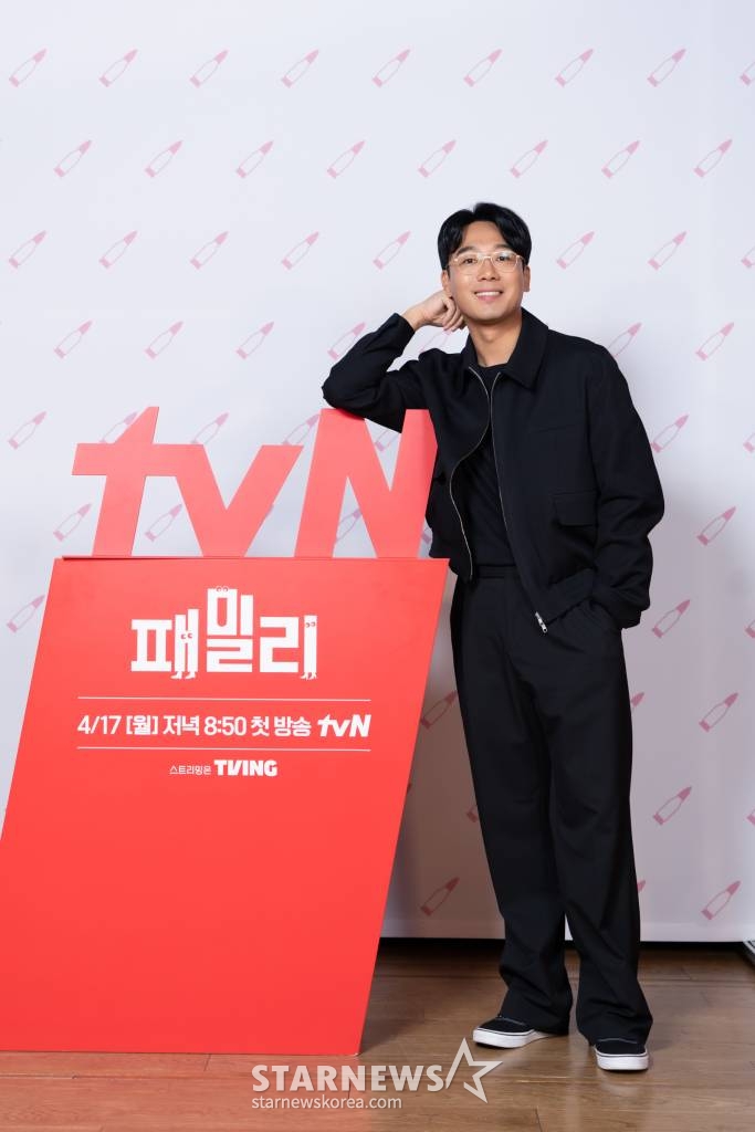 배우 김남희가 12일 오후 온라인으로 진행된 tvN 월화극 '패밀리' 제작발표회에 참석해 포즈를 취하고 있다. 평범한 직장인으로 신분을 위장한 국정원 블랙 요원 남편과 완벽한 가족을 꿈꾸는 달콤살벌한 아내의 아슬아슬한 가족 사수 첩보 코미디 드라마 '패밀리'는 오는 17일 첫 방송된다. /사진제공=CJENM 2023.04.12 /사진=이동훈 기자 photoguy@