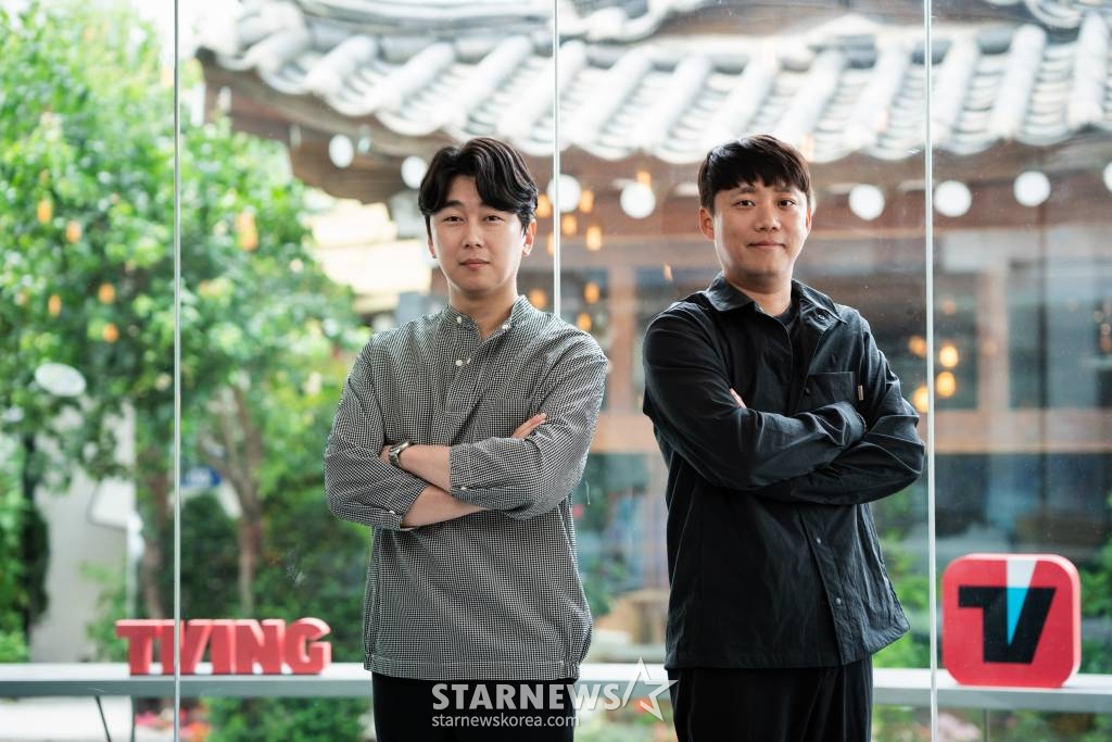 티빙 예능 '결혼과 이혼 사이2'의 이진혁, 박내룡 PD가 24일 진행된 인터뷰를 위해 포즈를 취하고 있다. /사진제공=티빙 2023.05.024 /사진=이동훈 기자 photoguy@