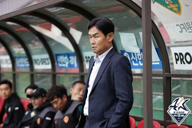 최용수 강원 감독. /사진=한국프로축구연맹