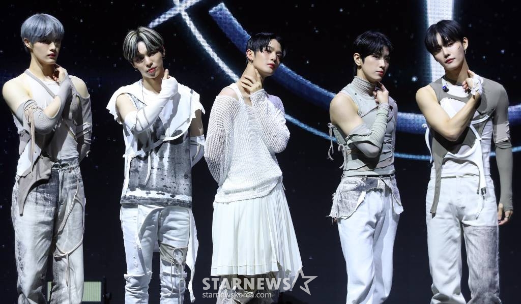 보이 그룹 CIX(씨아이엑스, BX 승훈 배진영 용희 현석)가 29일 오후 서울 마포구 연세대학교 100주년 기념관에서 진행된 여섯 번째 EP ''OK' Episode 2 : I'm OK'(오케이 에피소드 2 : 아임 오케이) 발매 기념 쇼케이스에 참석해 포즈를 취하고 있다. 2023.05.29 /사진=김창현 기자 chmt@