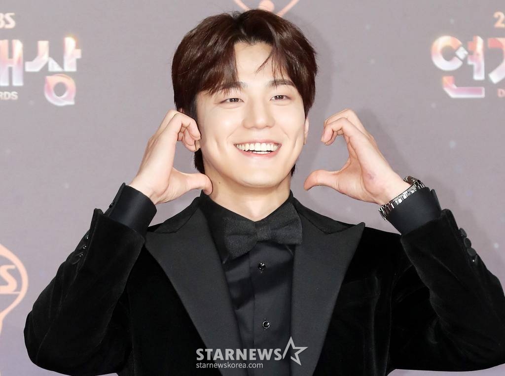 배우 김민규가 31일 오후 서울 마포구 상암동 SBS 프리즘타워에서 진행된 '2022 SBS 연기대상' 레드카펫에 참석해 포즈를 취하고 있다. 2022.12.31 /사진=김창현 기자 chmt@