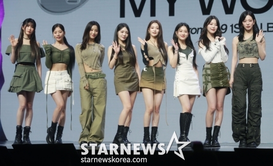 걸그룹 프로미스나인(fromis_9)이 5일 오후 서울 광진구 예스24라이브홀에서 진행된 정규 1집 '언락 마이 월드'(Unlock My World) 발매기념 쇼케이스에서 포즈를 취하고 있다. /사진=이동훈 기자