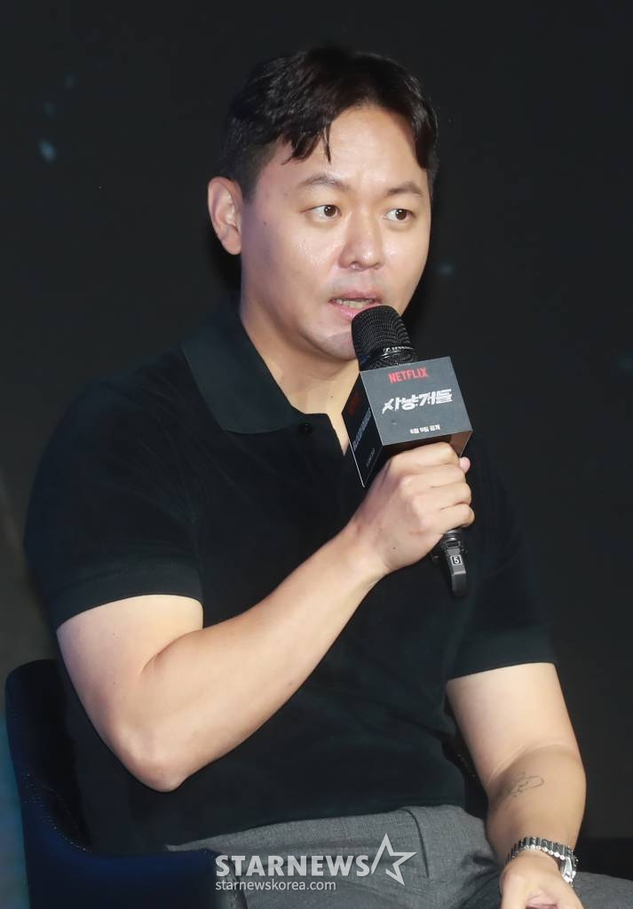 김주환 감독이 6일 오전 서울 마포구 호텔 나루에서 진행된 넷플릭스 시리즈 '사냥개들' 제작발표회에 참석해 질문에 답하고 있다.  사람 목숨보다 돈이 먼저인 사채업의 세계에 휘말린 두 청년이 거대한 악의 세력에 맞서 목숨 걸고 싸우는 이야기를 그린 '사냥개들'은 9일 공개된다. /2023.06.06 /사진=이동훈 기자 photoguy@