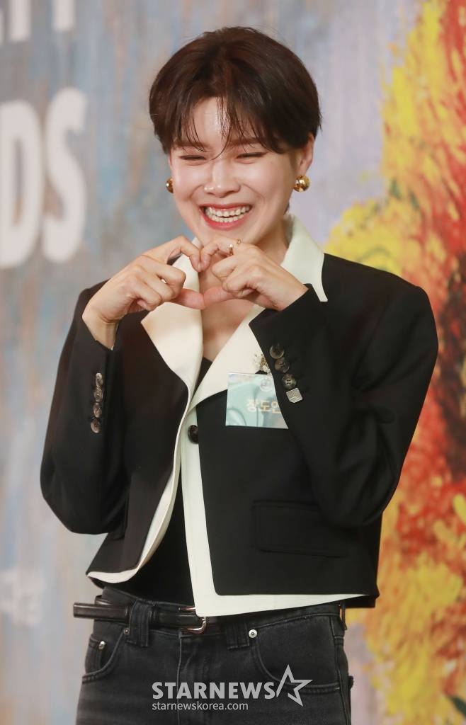 코미디언 장도연이 2023 브랜드 고객충성도 대상 포토월 행사에 참석해 포즈를 취하고 있다. /2023.05.02 /사진=이동훈 기자 photoguy@