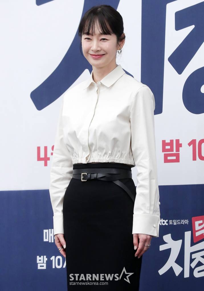 배우 명세빈이 13일 오후 서울 강남구 조설팰리스에서 진행된 JTBC 토일드라마 '닥터 차정숙' 제작발표회에 참석해 포즈를 취하고 있다. '닥터 차정숙'은 20년차 가정주부에서 1년차 레지던트가 된 차정숙의 찢어진 인생 봉합기를 그린다. 가족이 전부였던 평범한 주부에서 '왕년'에 잘나가던 닥터 차정숙으로 각성한 '정숙'치 못한 스캔들이 유쾌한 웃음과 현실적인 공감을 선사할 예정이다. 오는 15일 첫 방송. 2023.04.13 /사진=김창현 기자 chmt@