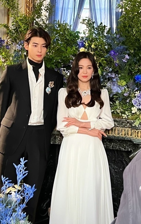 차은우(왼쪽), 송혜교/사진=손혜진