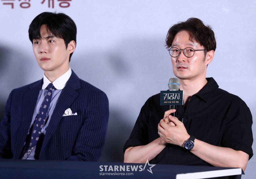 박훈정 감독이 8일 오후 서울 강남구 삼성동 코엑스 메가박스에서 진행된 영화 '귀공자' 언론시사회에 참석해 취재진 질의에 답하고 있다.  '귀공자'는 필리핀 불법 경기장을 전전하는 복싱 선수 '마르코' 앞에 정체불명의 남자 '귀공자'를 비롯한 각기 다른 목적을 지닌 세력들이 나타나 광기의 추격을 펼치는 이야기. 오는 21일 개봉. 2023.06.08 /사진=김창현 기자 chmt@