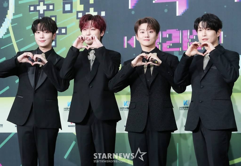 그룹 포레스텔라가 16일 오후 서울 송파구 잠실종합운동장 실내체육관에서 열린 '2022 KBS 가요대축제'에 참석해 포즈를 취하고 있다. '2022 KBS 가요대축제'에는 보아, 코요태, 김우석, NCT 127, NCT 드림, 펜타곤, 더보이즈, 프로미스나인, 포레스텔라, 스트레이키즈, (여자)아이들, 에이티즈, 최예나, 원어스, 있지, 투모로우바이투게더, 스테이씨, 에스파, 엔하이픈, 아이브, 케플러, 엔믹스, 르세라핌, 뉴진스 등 2022 대세 아이콘들이 총출동해 최고의 무대를 선사했다. 2022.12.16 /사진=김창현 기자 chmt@