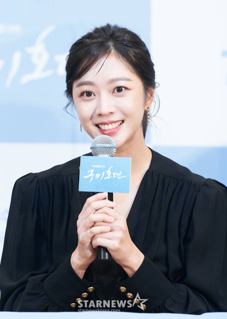 배우 조보아가 7일 오후 온라인 생중계로 진행된 tvN 새 수목드라마 '구미호뎐' 제작발표회에서 질문에 답하고 있다. /사진제공=tvN /사진=이동훈 기자 photoguy@