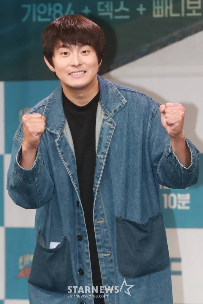 만화가 기안84가 9일 오후 서울 마포구 상암 MBC에서 진행된 MBC 예능 '태어난 김에 세계일주2' 제작발표회에 참석해 포즈를 취하고 있다. /2023.06.09 /사진=이동훈 기자 photoguy@