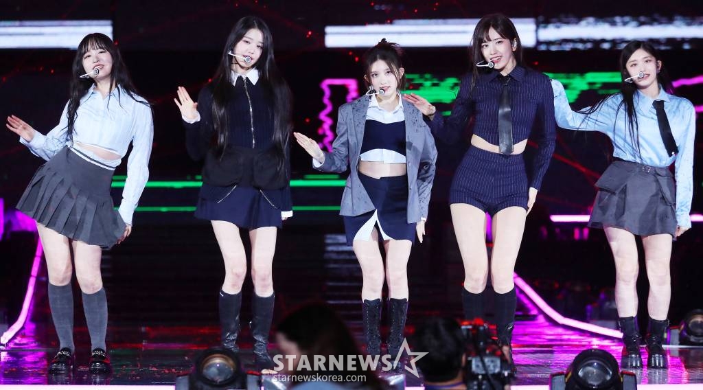 걸그룹 아이브가 30일 오후 서울 송파구 잠실종합운동장 올림픽주경기장에서 진행된 서울페스타 2023 개막공연 'K-POP SUPER LIVE'에 참석해 멋진 무대를 선보이고 있다. 2023.04.30 /사진=김창현 기자 chmt@