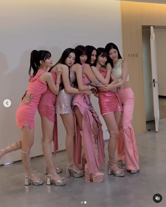 엄정화와 르세라핌./사진=엄정화 인스타그램