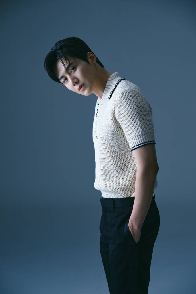 배우 김선호가 12일 오전 서울 종로구 삼청동의 한 카페에서 진행된 영화 '귀공자' 개봉 관련 인터뷰를 위해 포즈를 취하고 있다. 김선호는 극 중 마르코(강태주 분)를 쫓는, 갑자기 나타난 맑은 눈의 광인 '귀공자'(김선호 분) 역할을 맡았다. '귀공자'는 필리핀 불법 경기장을 전전하는 복싱 선수 '마르코' 앞에 정체불명의 남자 '귀공자'를 비롯한 각기 다른 목적을 지닌 세력들이 나타나 광기의 추격을 펼치는 이야기. 오는 21일 개봉. / 사진제공 = 스튜디오앤뉴 /사진=김창현 기자 chmt@