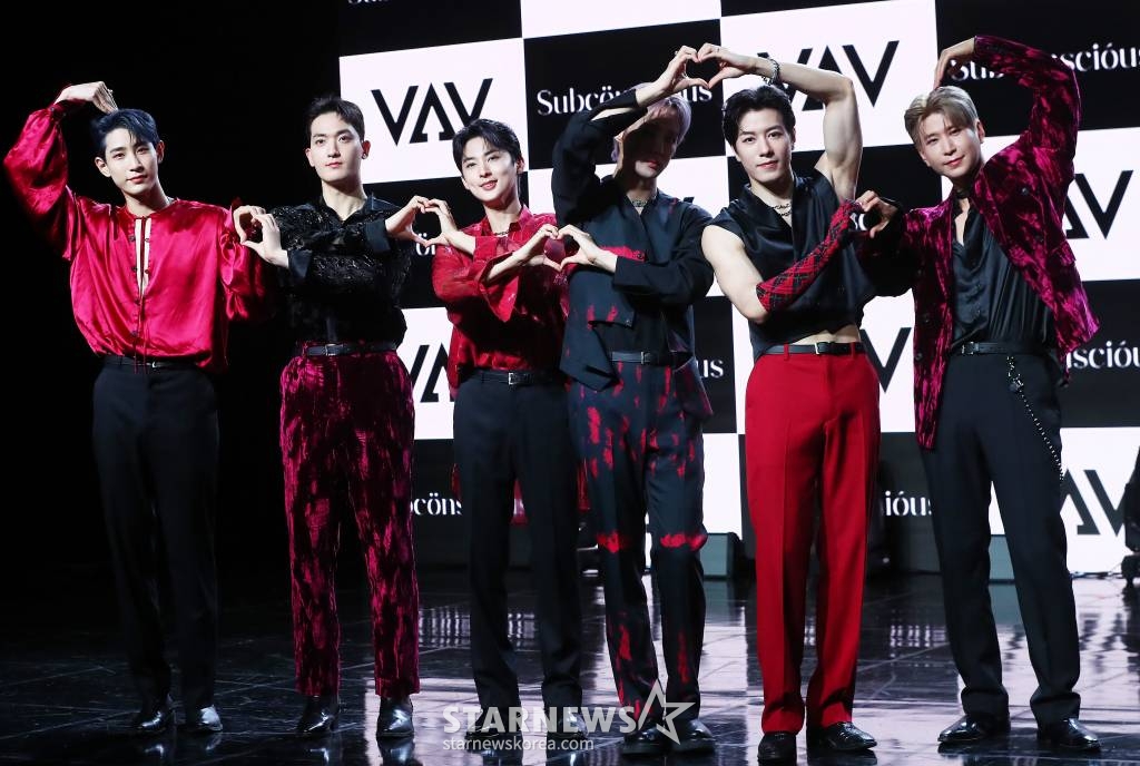 그룹 VAV(브이에이브이)가 12일 오후 서울 강남구 청담동 일지아트홀에서 진행된 미니 7집 'Subconscious'(서브칸셔스) 발매 기념 쇼케이스에 참석해 포즈를 취하고 있다. VAV 이번 앨범에는 타이틀곡 'Designer'(디자이너)를 포함해 'Call U Mine'(콜 유 마인), 'By My Side'(바이 마이 사이드), 'Reason'(리즌), '보고싶어서' 총 5곡이 수록됐다. 2023.06.12 /사진=김창현 기자 chmt@