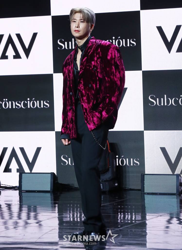그룹 VAV(브이에이브이) 세인트반이 12일 오후 서울 강남구 청담동 일지아트홀에서 진행된 미니 7집 'Subconscious'(서브칸셔스) 발매 기념 쇼케이스에 참석해 포즈를 취하고 있다. VAV 이번 앨범에는 타이틀곡 'Designer'(디자이너)를 포함해 'Call U Mine'(콜 유 마인), 'By My Side'(바이 마이 사이드), 'Reason'(리즌), '보고싶어서' 총 5곡이 수록됐다. 2023.06.12 /사진=김창현 기자 chmt@