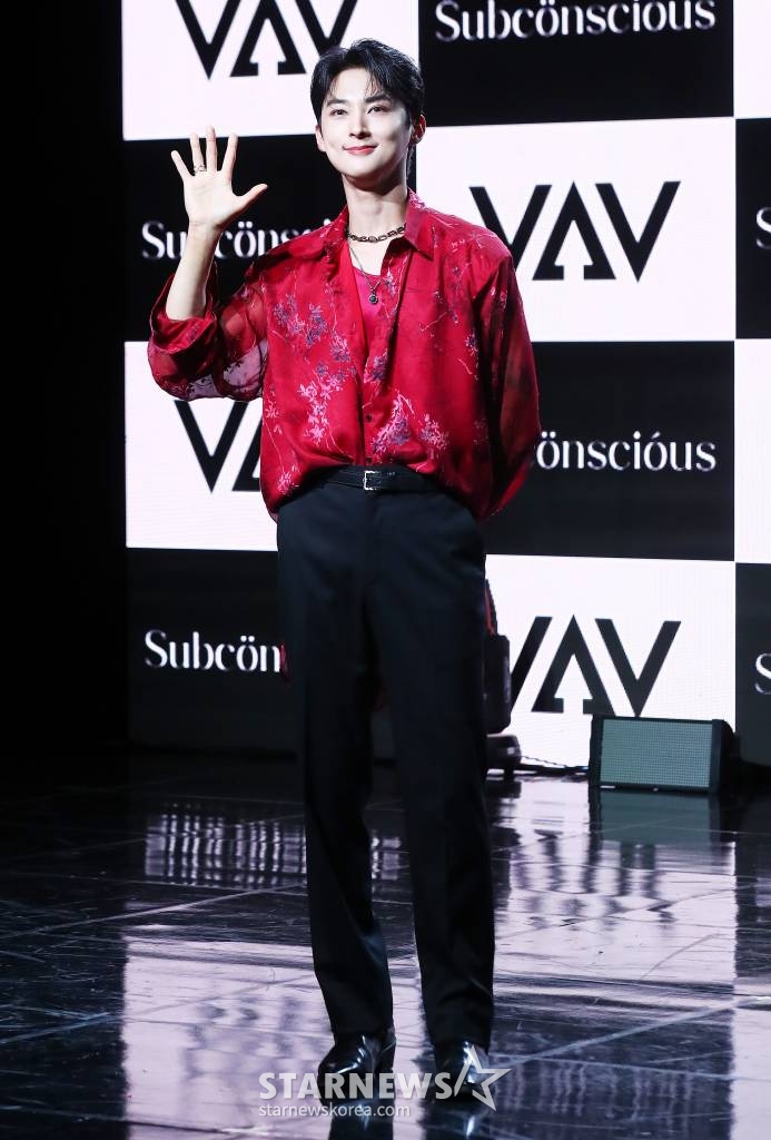 그룹 VAV(브이에이브이) 에이스가 12일 오후 서울 강남구 청담동 일지아트홀에서 진행된 미니 7집 'Subconscious'(서브칸셔스) 발매 기념 쇼케이스에 참석해 포즈를 취하고 있다. VAV 이번 앨범에는 타이틀곡 'Designer'(디자이너)를 포함해 'Call U Mine'(콜 유 마인), 'By My Side'(바이 마이 사이드), 'Reason'(리즌), '보고싶어서' 총 5곡이 수록됐다. 2023.06.12 /사진=김창현 기자 chmt@