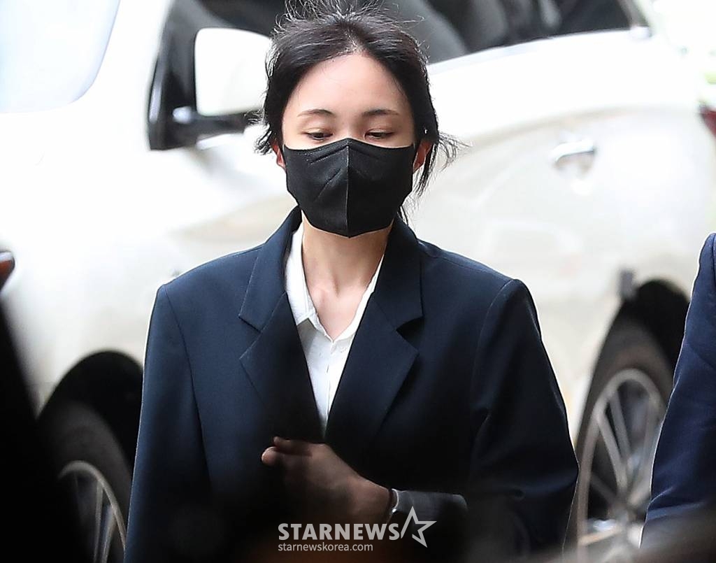 마약류관리에관한법률 위반 등 혐의로 구속영장이 청구된 방송인 서민재가 18일 오전 서울 마포구 서부지방법원에서 진행된 구속전피의자심문(영장실질심사)에 출석하고 있다. 2023.05.18 /사진=김창현 기자 chmt@