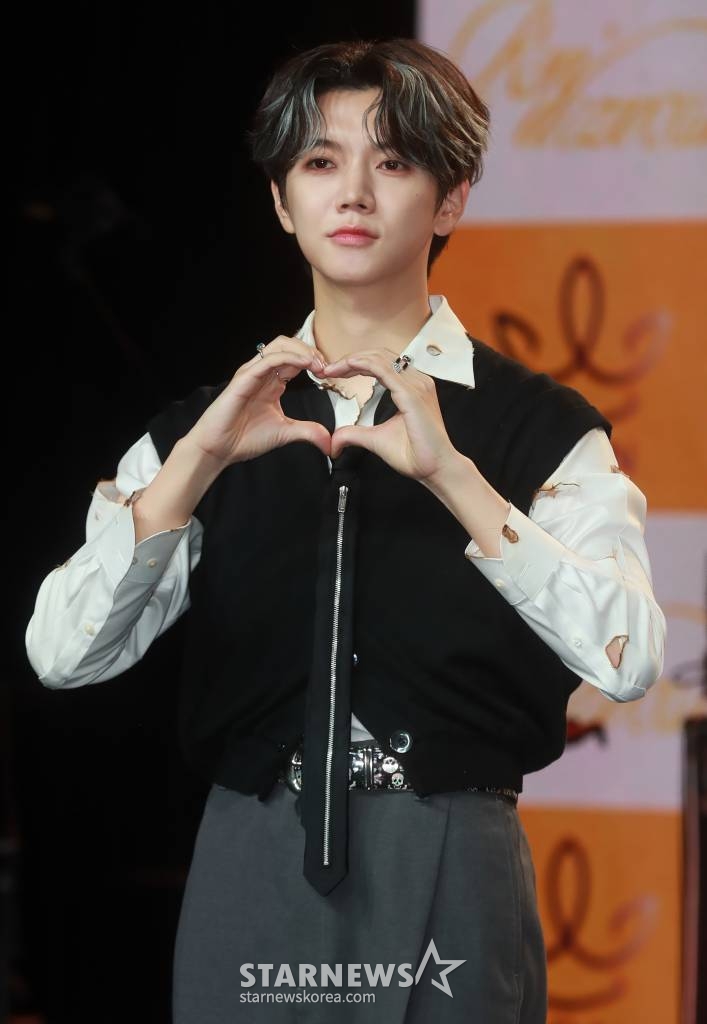 그룹 뉴이스트 출신 가수 렌이 13일 오전 서울 강남구 일지아트홀에서 진행된 첫 번째 솔로 미니 앨범 '랑데부'(Ren'dezvous) 발매기념 쇼케이스에서 포즈를 취하고 있다. 이번 앨범에는 타이틀곡 '레디 투 무브'(Ready to Move)를 비롯해 '오토필'(Autofill), '이매진 모어'(Imagine More), '럴러바이'(Lullaby), '마이 스토리'(My Story) 등 5곡이 수록됐다. /2023.06.13 /사진=이동훈 기자 photoguy@